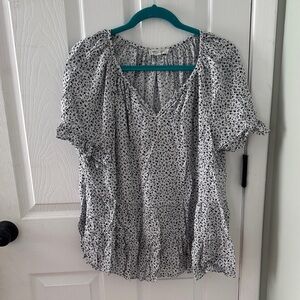 beachlunchlounge White and Black Ditsy Floral Puff Sleeve Blouse